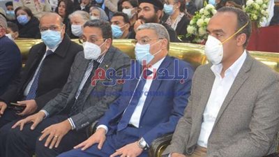 محافظ المنيا ونائبه وأساقفة الكنائس يترأسان جنازة أسقف ببني مزار ..(صور)