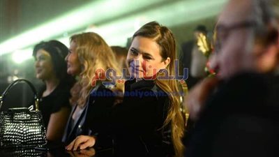 شاهد.. نيللي كريم ويسرا أبرز المكرمين بمؤتمر التميز والجودة (صور)