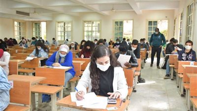 دكتور بجامعة طنطا يسمح للطلاب بوضع سؤال في الامتحان والإجابة عليه.. تفاصيل