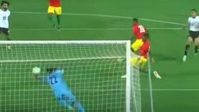 مصطفى محمد يحرز الهدف الثاني للمنتخب في مرمى غينيا