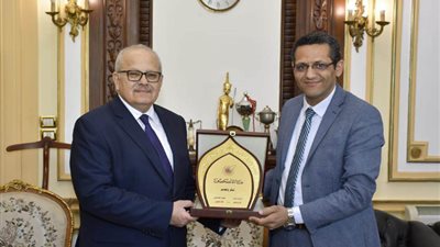 رئيس جامعة القاهرة يستقبل نقيب الصحفيين لبحث التعاون المشترك