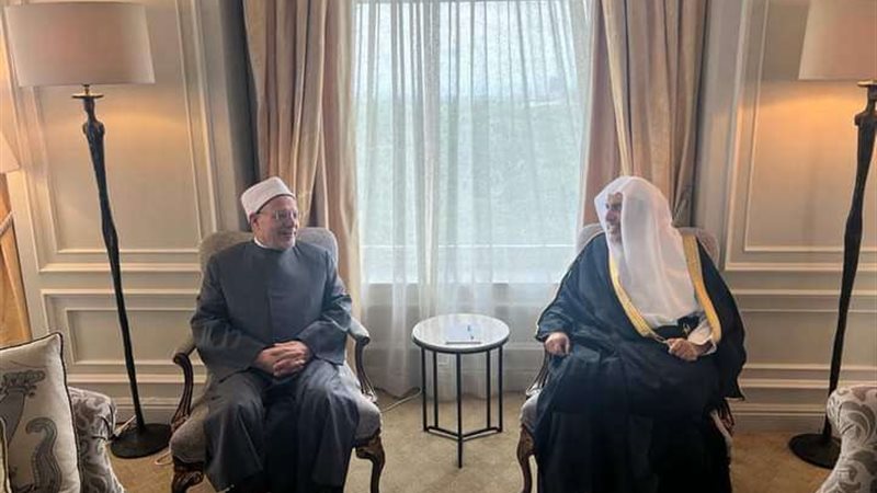 أثناء اللقاء