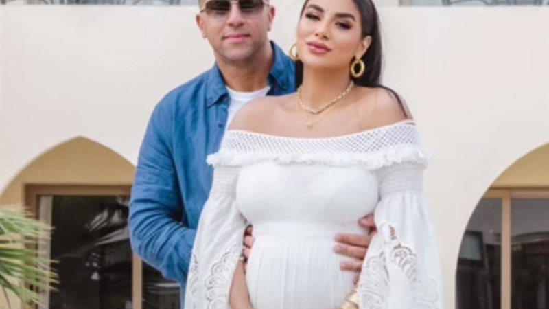 الفنانة جوري بكر