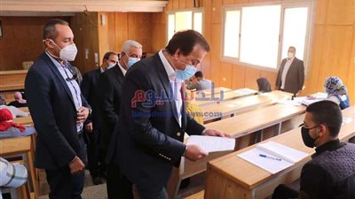 وزير التعليم العالي ورئيس جامعة المنوفية يتفقدان امتحانات كلية التربية