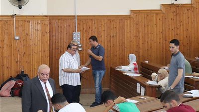 رئيس جامعة الدلتا التكنولوجية يتابع آخر أيام الاختبارات