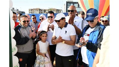 وزير الشباب يقود ماراثون للدراجات الهوائية بالشروق