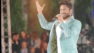 المهرجان العربي للإذاعة  و التلفزيون يكرم تامر حسني كأفضل فنان عربي