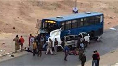 كسر الإشارة.. في حادث اصطدام أتوبيس نقل جماعي بمدينة نصر