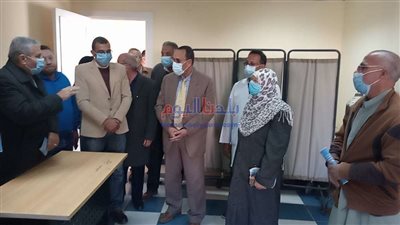 محافظ شمال سيناء يتابع توزيع الدفعة الأولى من لقاح الكورونا