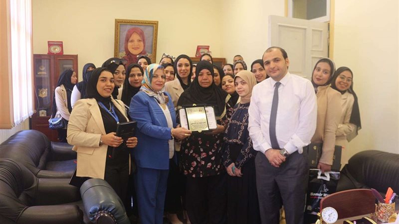 صورة من تكريم الطالبة