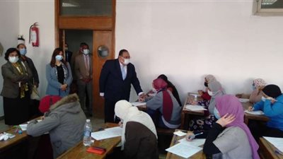 رئيس جامعة حلوان يواصل تفقد لجان امتحانات الفصل الدراسي الأول