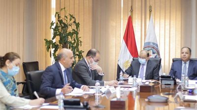 انطلاق المبادرة الرئاسية لإحلال السيارات للعمل بالغاز الطبيعى