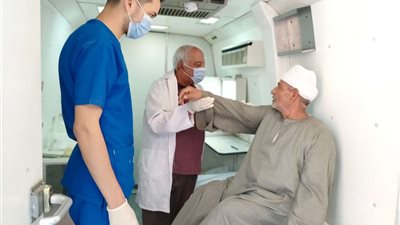الكشف الطبي على 1574 حالة خلال قافلة علاجية بمركز ملوى