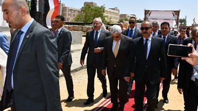 وزير التعليم العالي ورئيس جامعة قناة السويس يواصلان تفقد المنشآت الجديدة