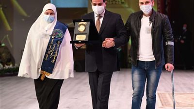 السيسي يوجه رسالة هامة لأسر الشهداء بعد تكريمهم اليوم