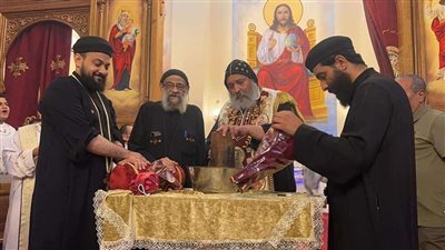 الأسقف العام لكنائس قطاع مدينة السلام يطيب رفات الشهيد أبو سيفين