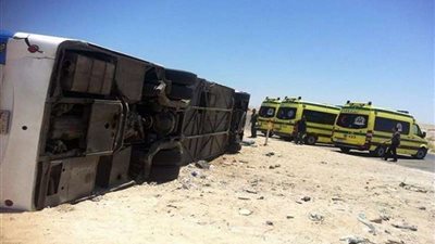 مصرع وإصابة 23 شخص في حادث انقلاب أوتوبيس على طريق