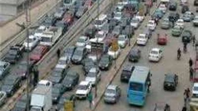 كثافة مرورية متحركة تشهدها محاور القاهرة والجيزة