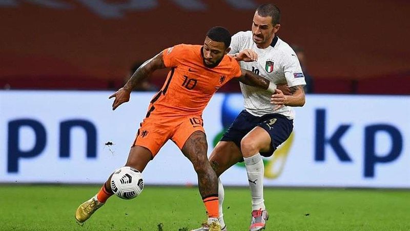 هولندا وإيطاليا