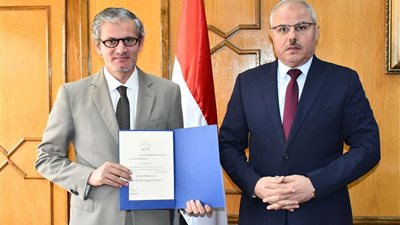 تكليف سرحان للقيام بأعمال عميد كلية العلاج الطبيعي بجامعة قناة السويس