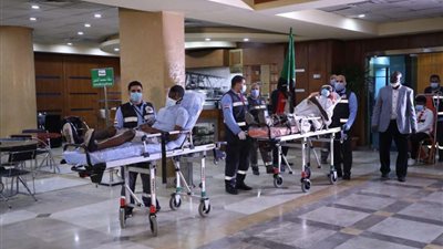 استقبال أول مجموعة من مصابي الثورة السودانية لاستكمال علاجهم بمصر