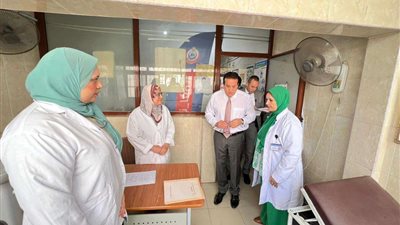 وزير الصحة يجري جولة بمركز صحة الحي السابع بمدينة نصر
