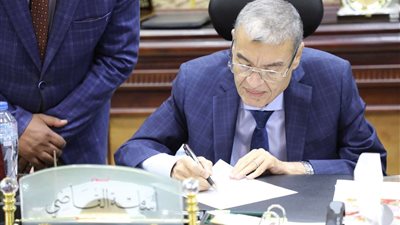 محافظ المنيا يعتمد تنسيق قبول الصف الأول الثانوي العام بمجموع 218 درجة