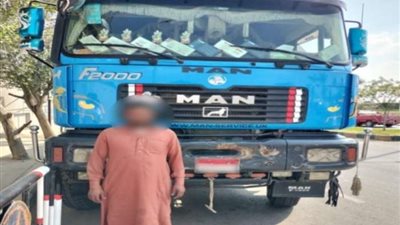 كشف ملابسات فيديو يرصد سير قائد سيارة نقل برعونة والإصطدام بسيارة أخرى بالجيزة