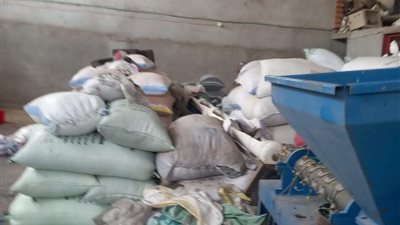 ضبط 15طن مخلفات بلاستيكية داخل مصنع يعمل بدون ترخيص بالشرقية