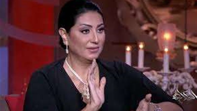 الفنانة وفاء عامر