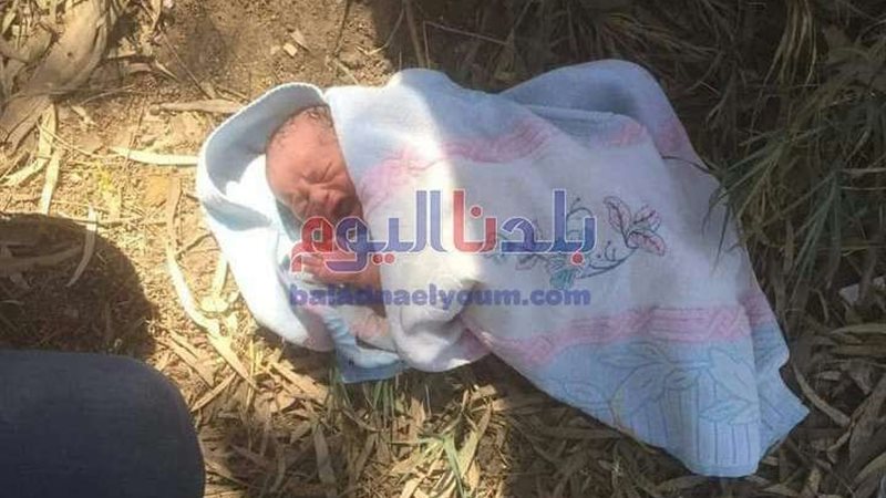 طفلة حديثة الولادة
