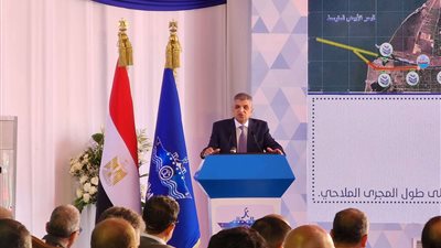 رئيس قناة السويس: القناة حققت 9.4 مليار دولار خلال العام الحالي