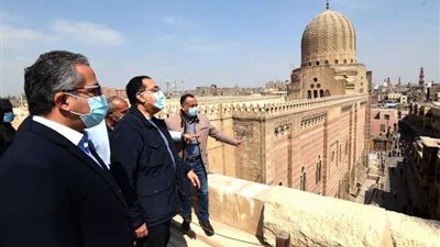 رئيس الوزراء يقوم بجولة تفقدية في وكالة الغوري والمناطق المحيطة