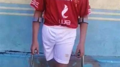 احترف الكرة بقدم واحدة وتمنى رؤية الخطيب وصلاح.. حكاية طفل أبهر متابعيه بالدقهلية