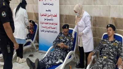 بمشاركة عدد من رجال الشرطة.. مديرية أمن القاهرة تنظم حملة للتبرع بالدم | صور