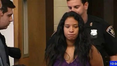 الغيرة تدفع امرأة لقتل أم طليقها وابنته