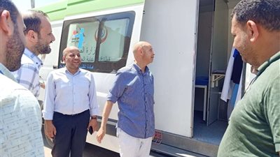 وكيل الشرقية يتفقد القافلة الطبية بقرية النحاسين بفاقوس