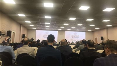 الفنان أحمد عبدالعزيز يطالب بإصدار قانون لضبط وتنظيم صناعة الفنون المختلفة.