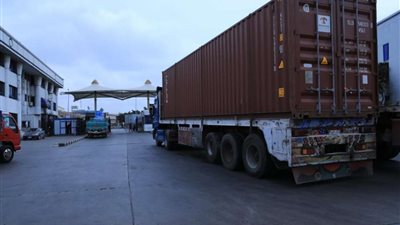 انتظام حركة الملاحة وتداول البضائع بميناء الإسكندرية