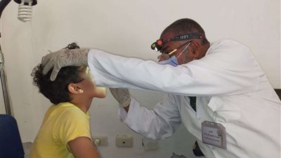 صحة الشرقية تقدم الخدمة لأكثر من 1800 مريض بالقافلة الطبية بقرية النحاسين بفاقوس