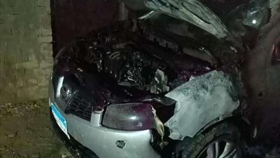 تباع وعاطل يحرقان سيارة محامي ببنها