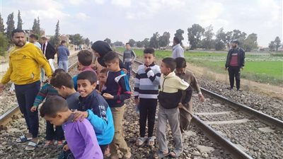 أهالي عزبة صبري الجبل.. يطالبون ببناء مدرسة وشبكات خطوط للصرف الصحي