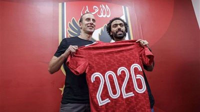 الأهلي يجدد عقد حسين الشحات لمدة ثلاث سنوات قادمة