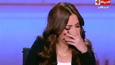 لهذا السبب.. الجمهور يطارد لبنى عسل