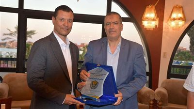 نادي عثماسون بالإسماعيلية يكرم المهندس هاني هاشم عضو مجلس الإدارة