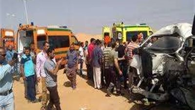 إصابة 9 أشخاص في حادث انقلاب ميكروباص بالطريق الأوسطي