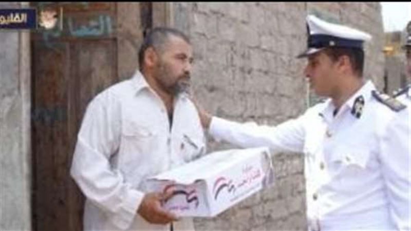 توزيع عبوات عذائية