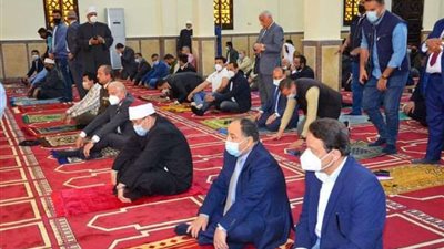 وزير الأوقاف : اتباع الحق سبيل السعادة في الدارين وإكرام الوالدين حق على الأبناء