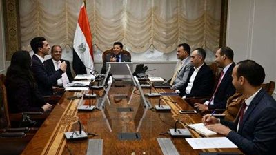 وزير الشباب والرياضة يلتقي برؤساء الأندية الشعبية، لبحث دعم وتفعيل أوجه الاستثمار وإشهار الشركات