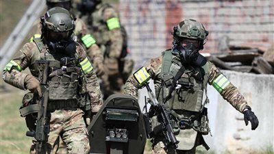 اعتقال 3 أشخاص في روسيا بسبب شن هجمات علي منشأت عسكرية